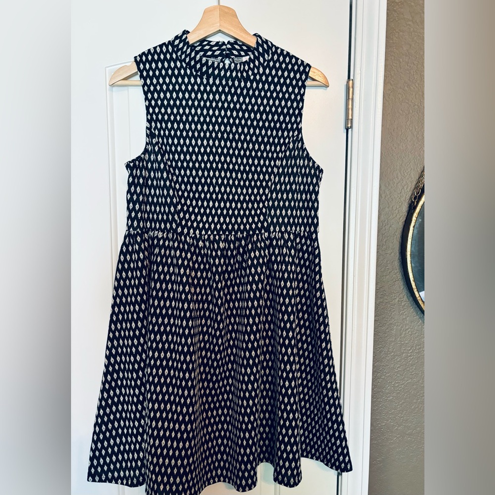 Exhilaration Black and Cream Sleeveless Dress